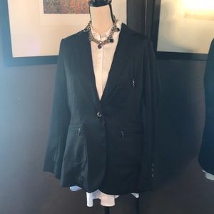 Beautiful Lightweight Black Zippers pockets Blazer